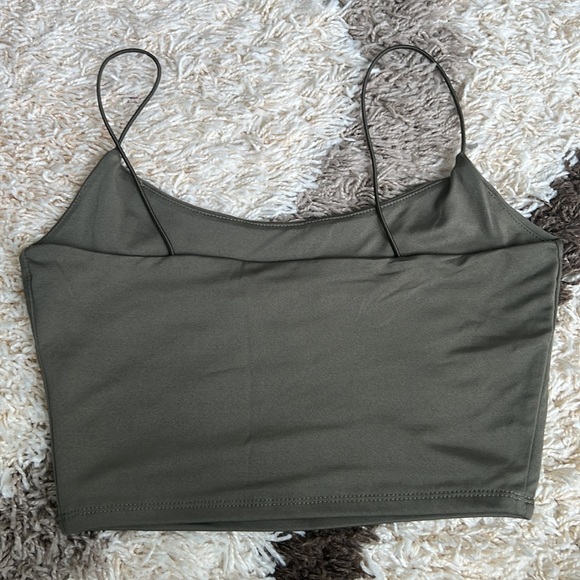 Silky strap crop top - Picture 3 of 3